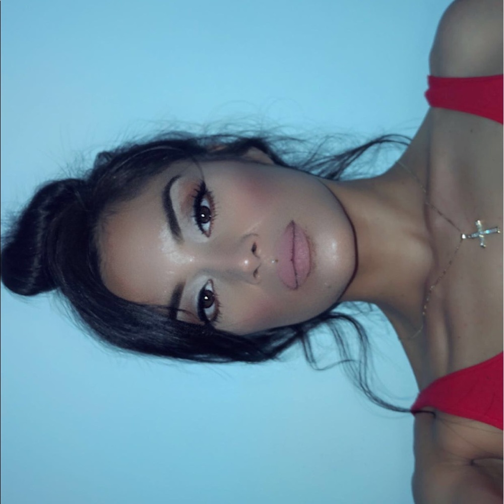 Meet your Posher, Esmeralda